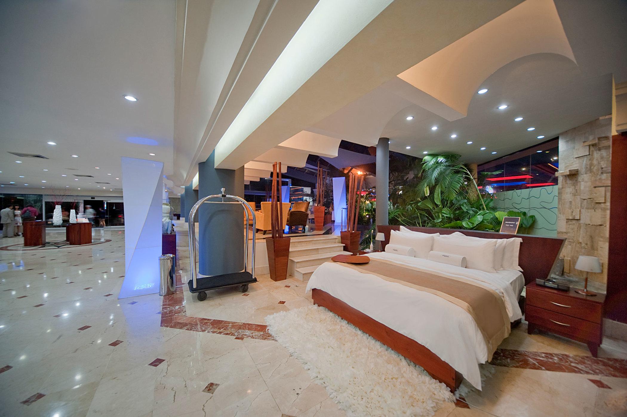 โฮเดลป้า แกรน อัลมิรันเต้ โฮเต็ล Hotel ซานติอาโก เด ลอสกาบาเญโรส ภายนอก รูปภาพ
