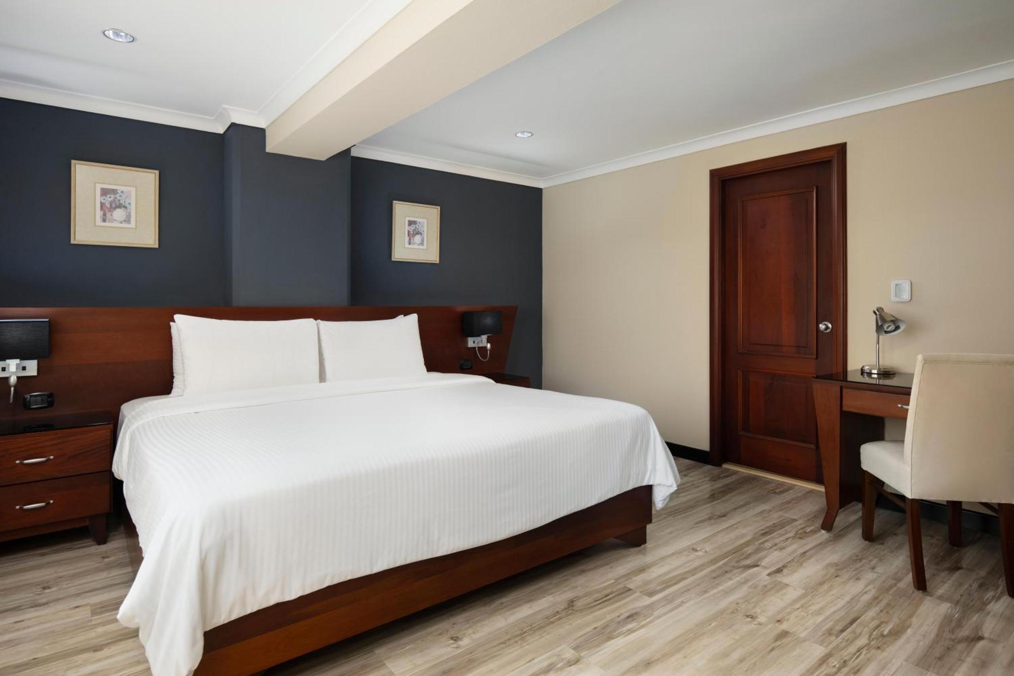 โฮเดลป้า แกรน อัลมิรันเต้ โฮเต็ล Hotel ซานติอาโก เด ลอสกาบาเญโรส ภายนอก รูปภาพ