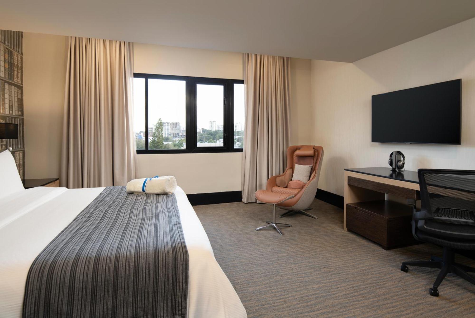 โฮเดลป้า แกรน อัลมิรันเต้ โฮเต็ล Hotel ซานติอาโก เด ลอสกาบาเญโรส ภายนอก รูปภาพ
