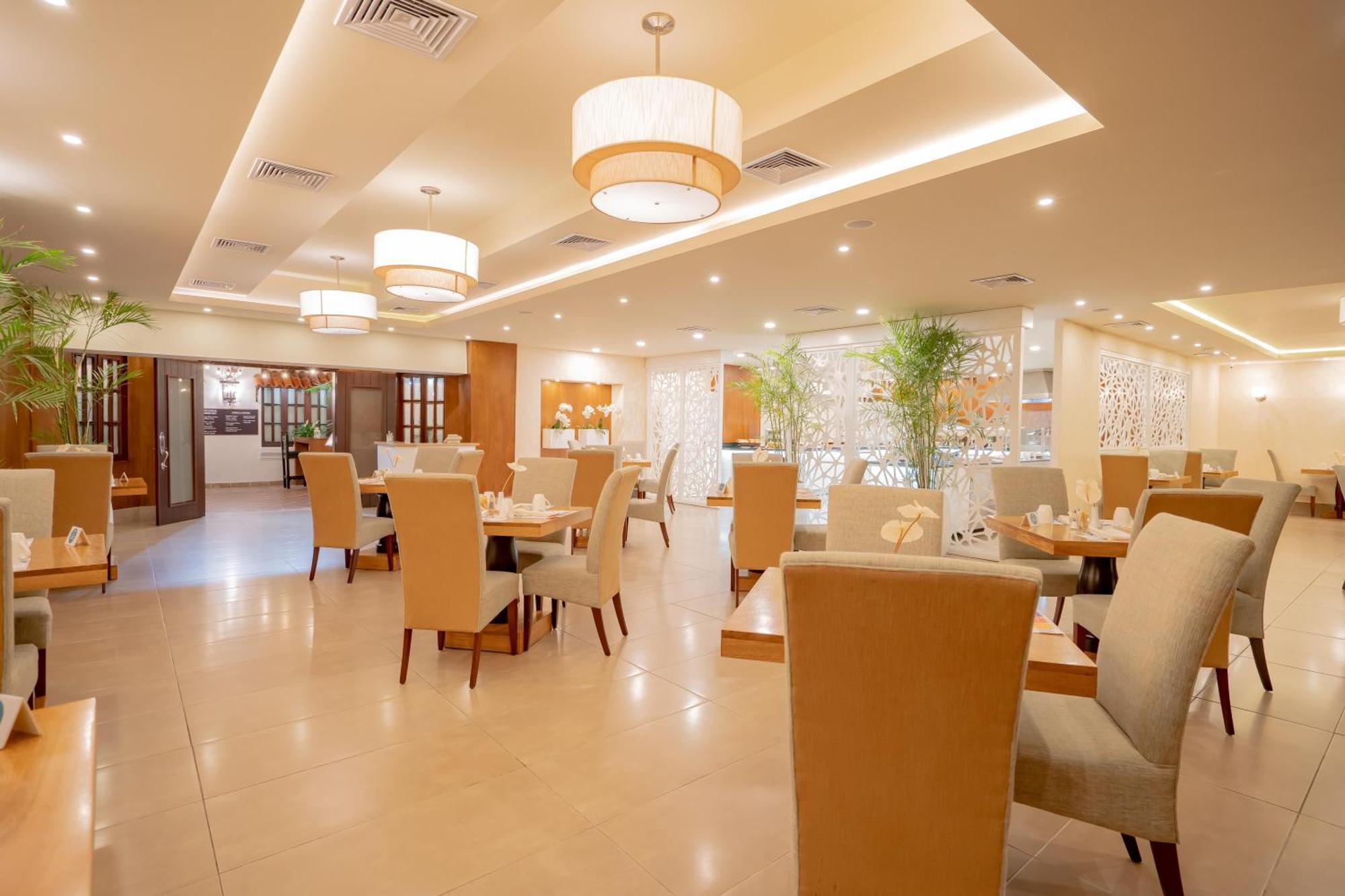 โฮเดลป้า แกรน อัลมิรันเต้ โฮเต็ล Hotel ซานติอาโก เด ลอสกาบาเญโรส ภายนอก รูปภาพ